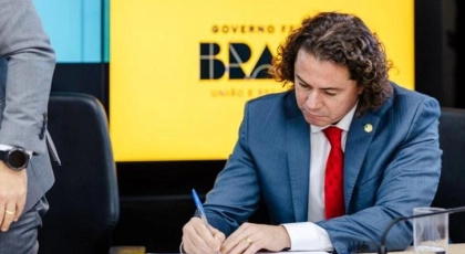 Veja as 75 cidades que ganharam vans e micro-&ocirc;nibus conseguidos por Veneziano para transporte de pacientes na Para&iacute;ba