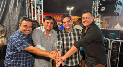 Murilo Galdino participa do S&atilde;o Jo&atilde;o em Barra de Santa Rosa e destaca parceria com o munic&iacute;pio