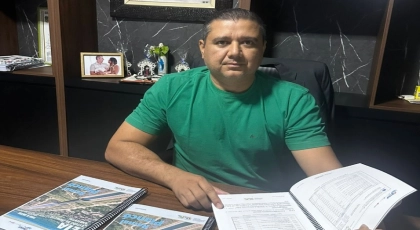 Presidente da Câmara de Conceição recebe relatório do estudo de impacto ambiental para implantação do Ramal Piancó da Transposição do São Francisco