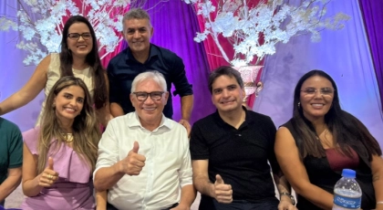 Em Cumaru, Murilo Galdino participa de homenagem ao Dia das M&atilde;es ao lado do prefeito Tota Guedes