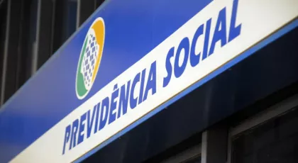Servidores do INSS mantêm greve na Paraíba e Governo manda cortar salários