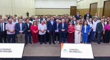 Em clima de despedida, Jo&atilde;o Azev&ecirc;do se re&uacute;ne pela &uacute;ltima vez com secretariado e refor&ccedil;a unidade pol&iacute;tica