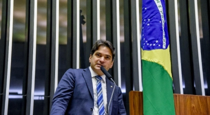 Com voto favor&aacute;vel de Murilo Galdino, C&acirc;mara aprova fim da escala 6x1